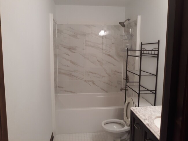 Bath - 3379 Green Briar Cir