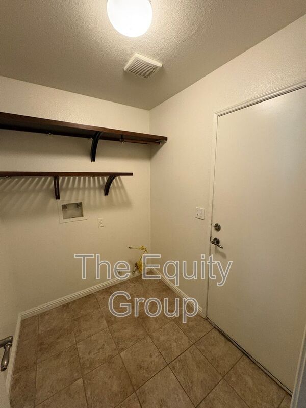 Building Photo - 429 N Amador St