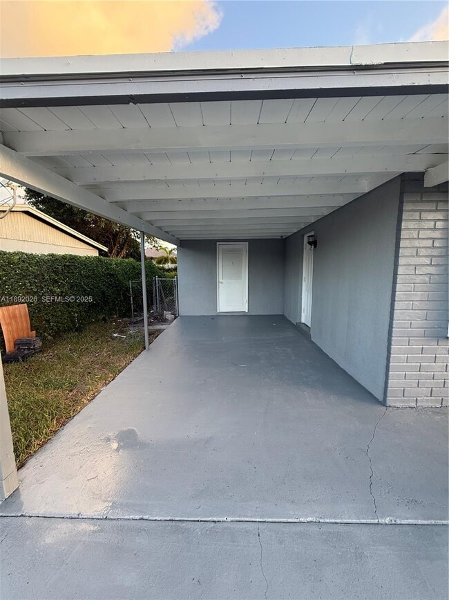 Building Photo - 1600 W 14th St