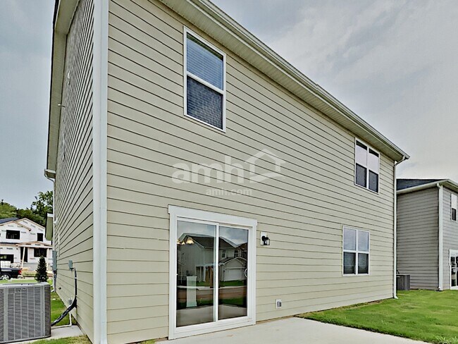 Building Photo - 433 Charity Ln