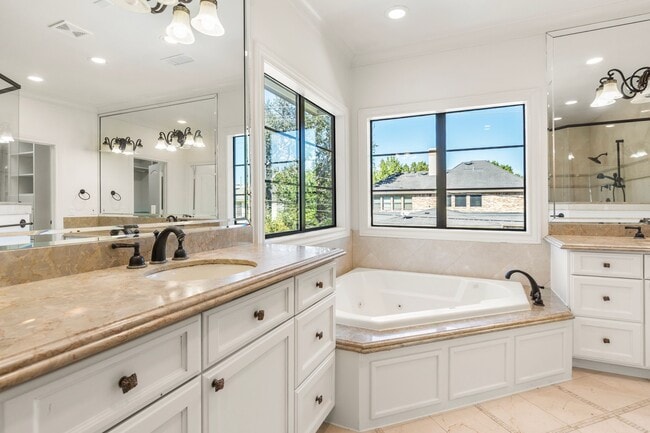 Building Photo - 4134 Bellefontaine