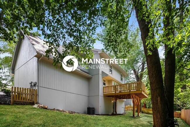 Building Photo - 4 Bedroom Pet-Friendly Home in Kansas City, MO with Main Street Renewal