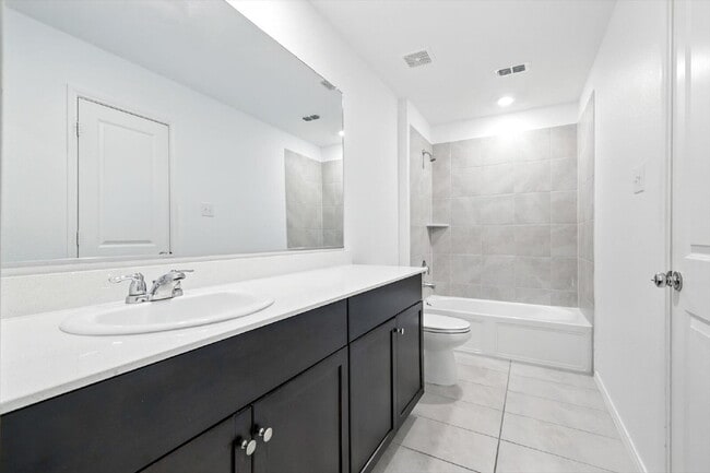 Building Photo - 1-story, 3 Bedrooms, 2 Bathrooms. Master's bedroom with ensuite bathroom and roomy walk-in closet