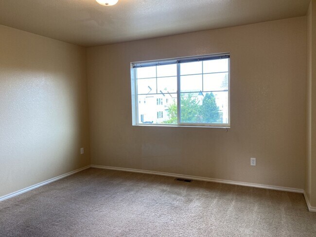 Building Photo - Lovely 3 Bed 2.5 Bath Home in Timbervine