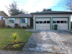 Building Photo - Hayes: 3bdrm 2ba Pet Friendly Home