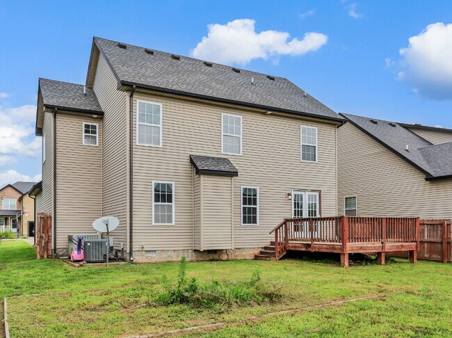 Building Photo - Wonderful 2-story home close to Ft. Campbell