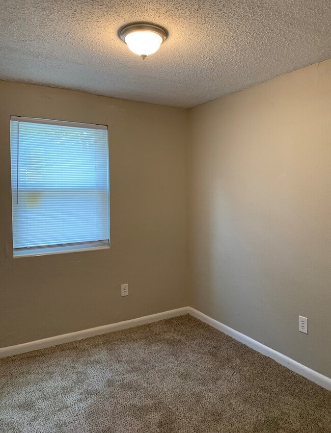 Building Photo - Beautifully Updated 3-Bedroom Home in Nort...