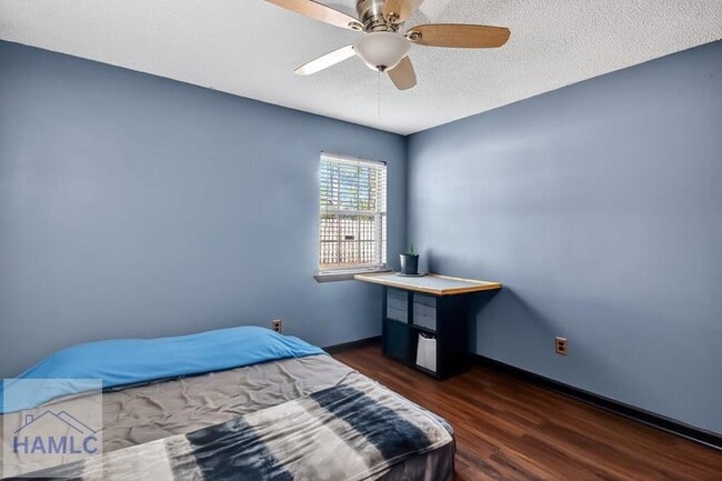 Building Photo - 606 Windhaven Dr