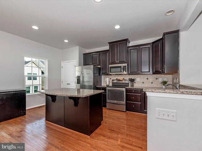 Building Photo - 76 Norwood Dr