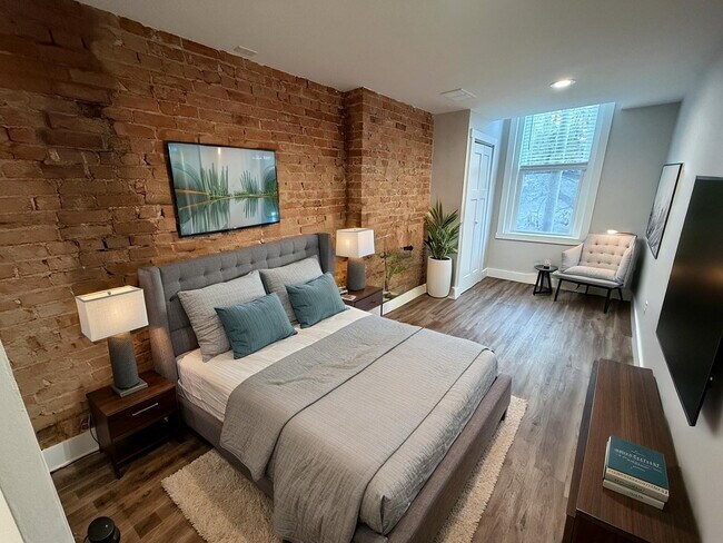 Building Photo - 2153 Loth St