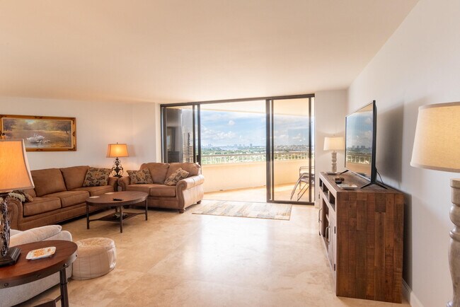 Building Photo - 5070 N Ocean Dr
