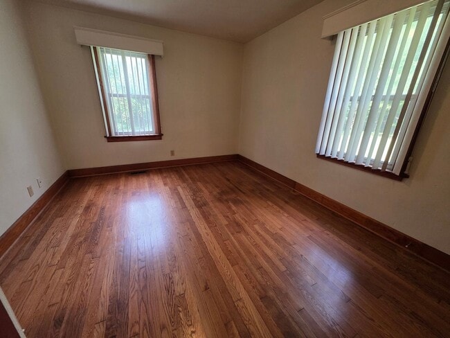 Building Photo - Cute Ranch Ready For New Tenants!