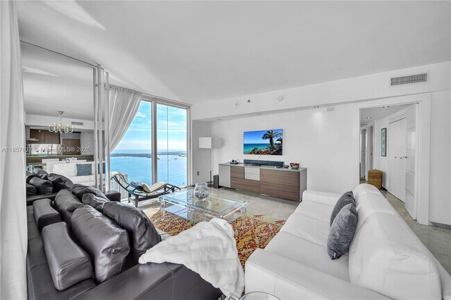 Building Photo - 495 Brickell Ave
