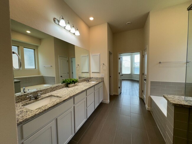 Building Photo - Stunning Rental Home in Gated Wortham Oaks...
