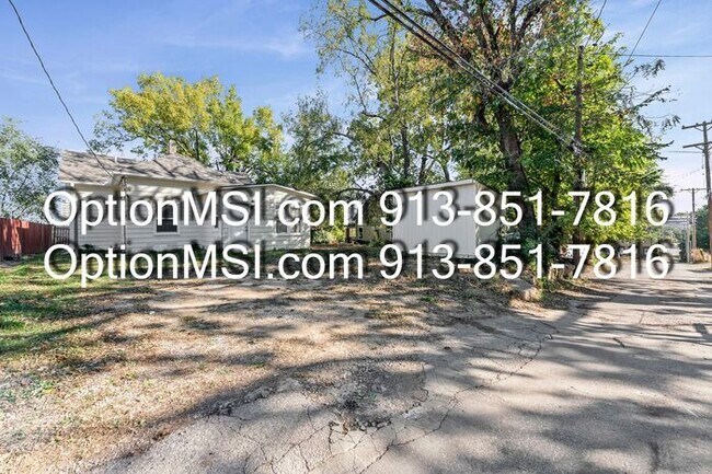 Building Photo - Newly Remodeled 3-Bedroom Home in Kansas C...
