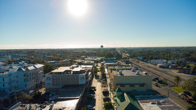 Building Photo - 1360 SW Albatross Way