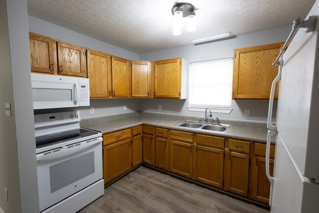 Building Photo - 135 W 14th Ave