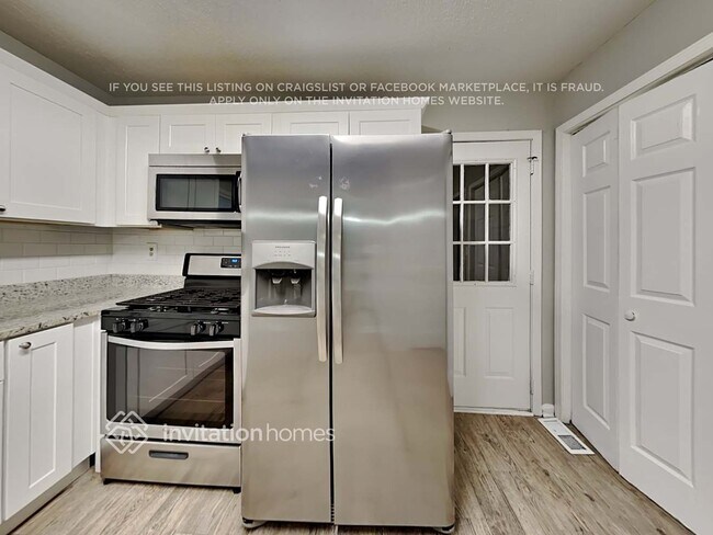 Building Photo - 2686 Candler Dr