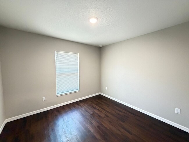 Building Photo - Spacious 3BR Home in Ocala | No HOA + Pet Friendly