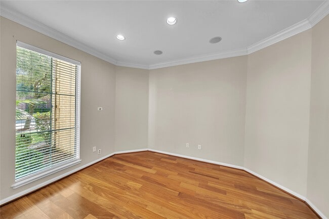 Building Photo - 1423 Meadow Lakes Dr