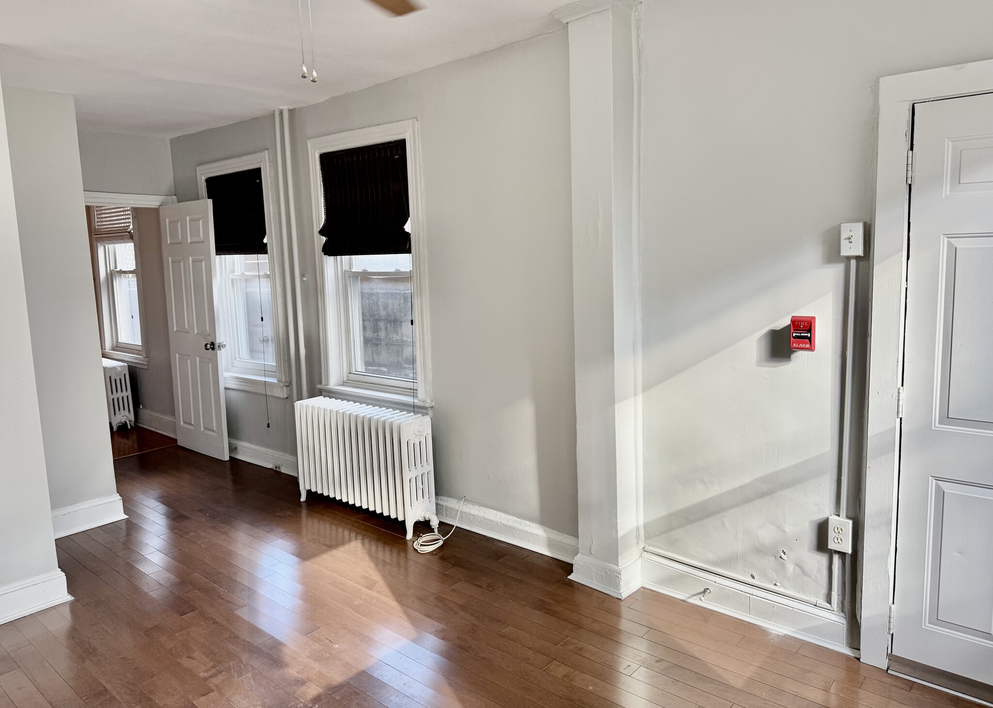 Building Photo - 302 Dickinson St