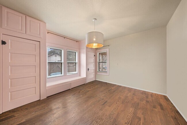 Building Photo - 312 Lytle St