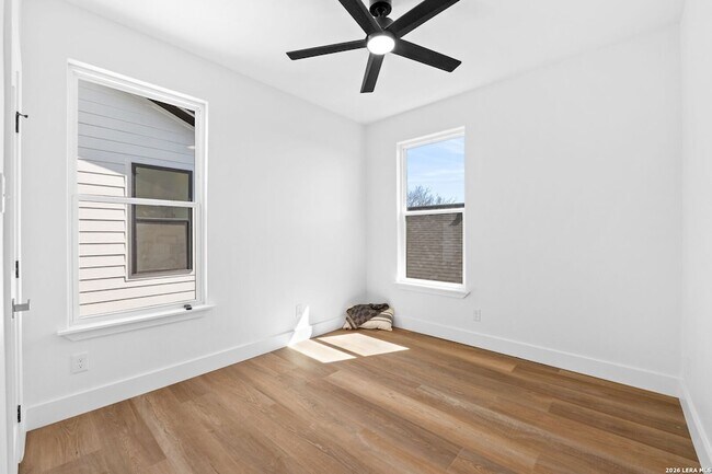 Building Photo - 117 Carle Ave