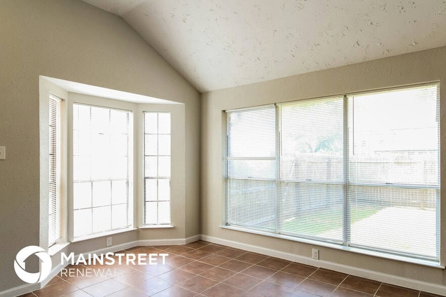 Building Photo - 12418 Meadow Briar Dr