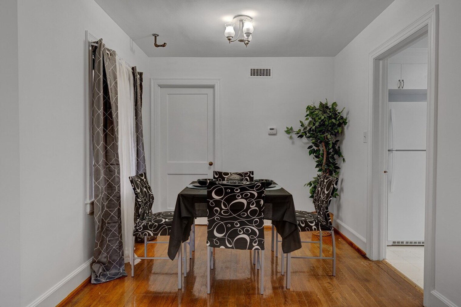 Building Photo - 814 N Buchanan Blvd