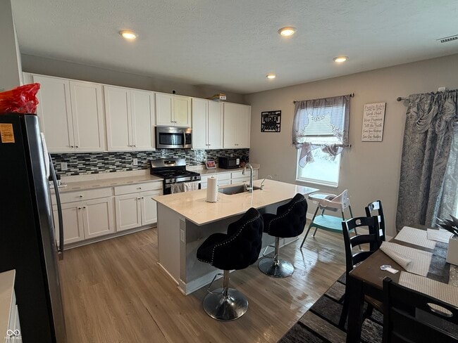 Building Photo - 8754 Laurelton Pl