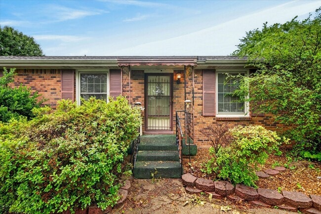 Building Photo - 2 Bedroom Dog Friendly Home For Rent With Large Bonus Room!