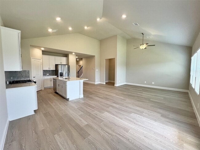 Building Photo - 678 Woodland Ave