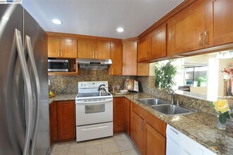 Building Photo - $3290 / 3 BR - GORGEOUS NEWARK TOWNHOME