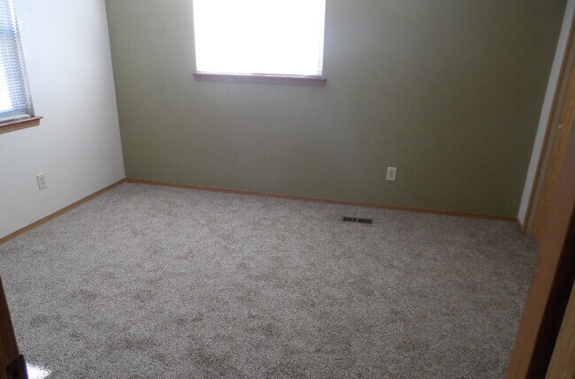 Building Photo - 7957 Lexington Park Dr
