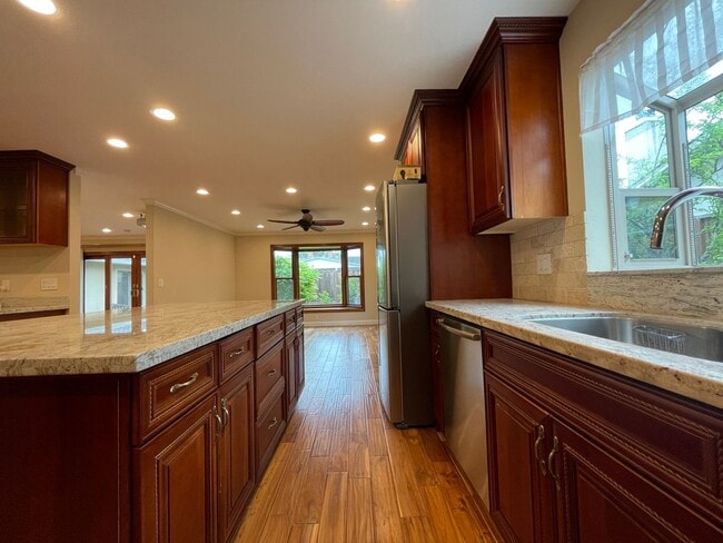 Building Photo - SUNNYVALE - Sunnyvale Updated 4-Bed, 2-Bat...