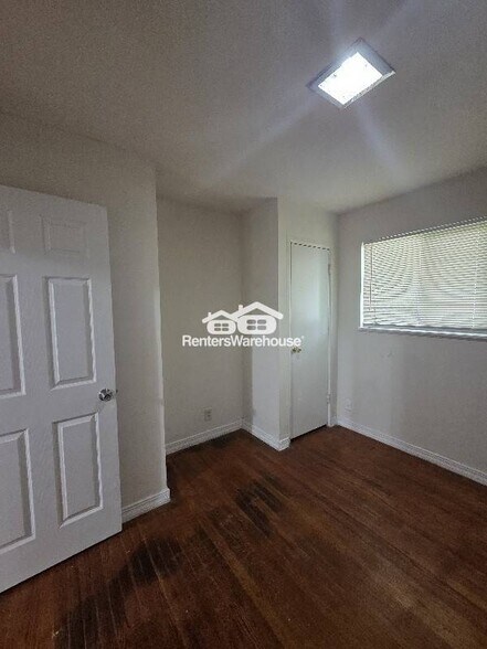 Building Photo - 10732 Spring Garden Dr