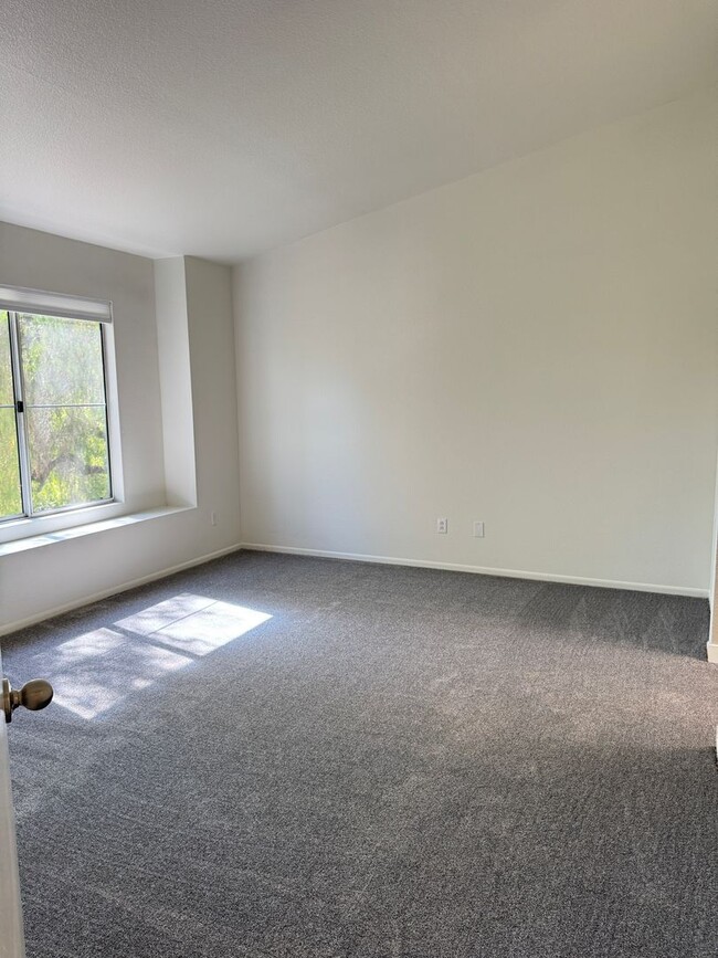 Building Photo - 3 bedroom and 2.5 bath lovely home