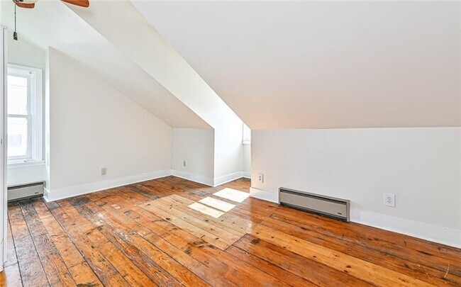 Building Photo - 617 Avery St