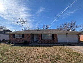 Building Photo - 6912 Chippendale Dr