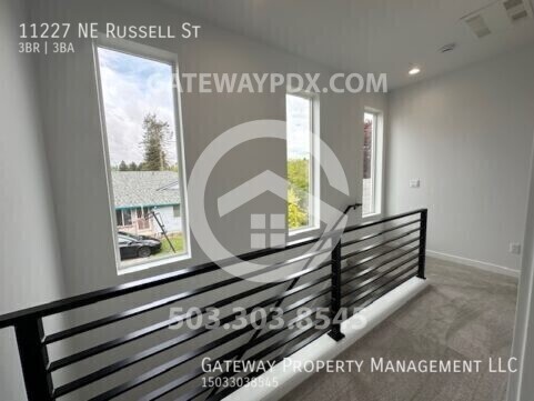 Building Photo - 11227 NE Russell St