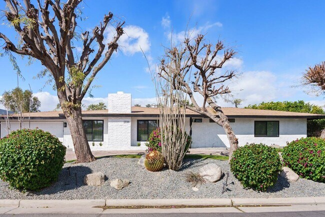 Building Photo - 37081 Palmdale Rd