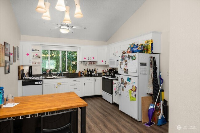 Building Photo - 4202 28th Ave SW