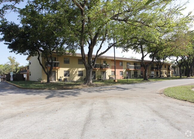 Lakeside At Tamarac Tamarac, FL Apartment Finder