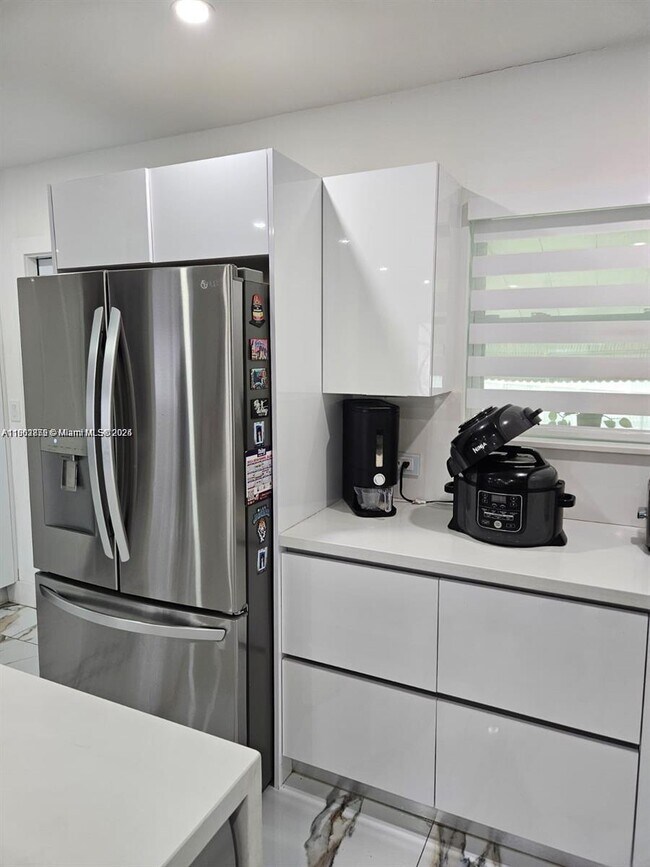 Building Photo - 106 SE 4th Ave