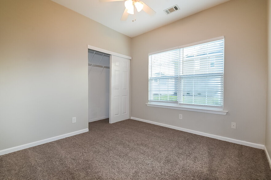 Building Photo - 3643 Roseman Landing