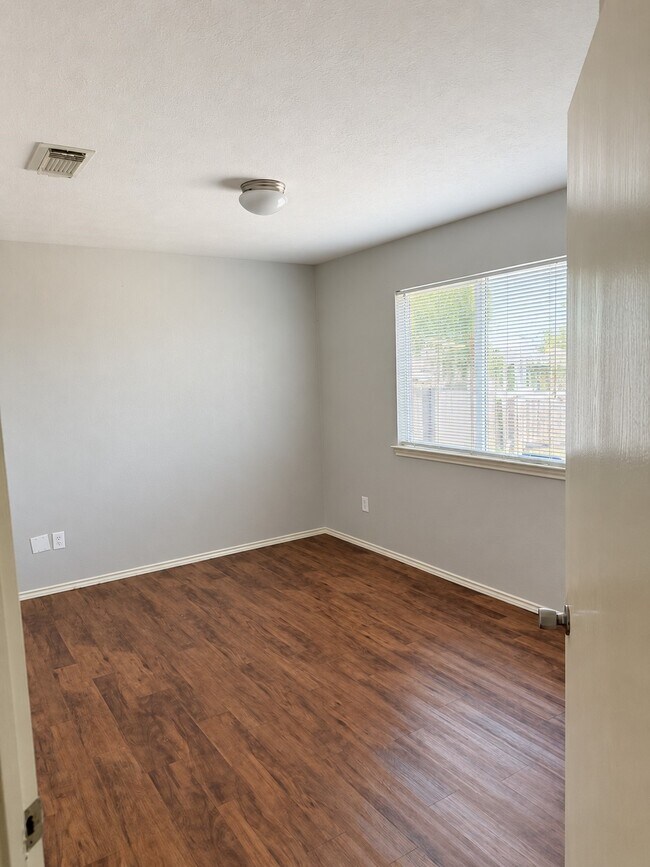 Building Photo - 5006 Canyon Blanco Dr