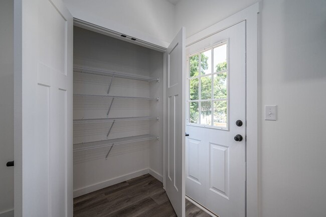 Building Photo - Your New Home Awaits in Hickory!