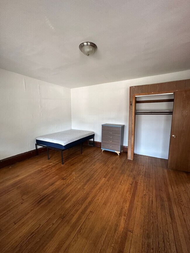 Building Photo - 146 W Gorham St