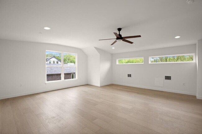 Building Photo - 5305 Ledesma Rd