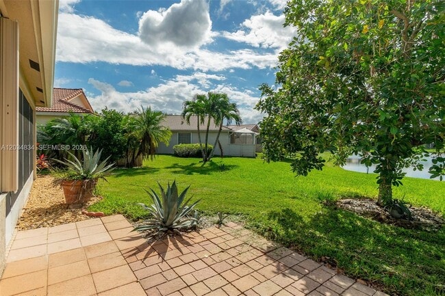 Building Photo - 2675 Clipper Cir